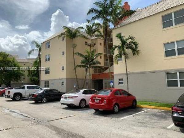 Las Vistas At Doral, 8353 Lake Dr #104, Doral, Florida 33166, image 3