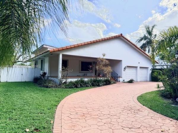 6420 SW 81st St, Unincorporated Dade County, Florida 33143, image 1