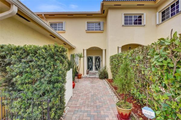 Twin Lake Shores Central, 13220 SW 143rd Ter, Three Lakes, Florida 33186, image 2