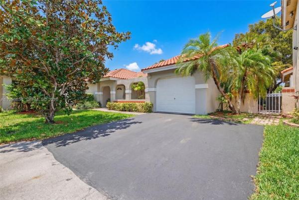 Garden Homes At Country Isles, 1495 Garden Rd, Weston, Florida 33326, image 2