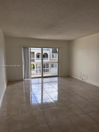 Village Of Kings Creek, 7920 Camino Real #M-401, Glenvar Heights, Florida 33143, image 2