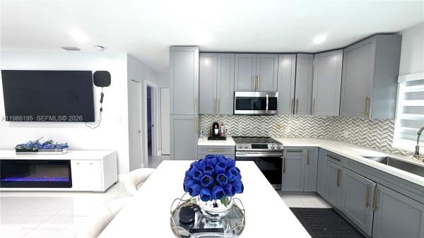 14401 Boggs Dr, Unincorporated Dade County, Florida 33176, image 1