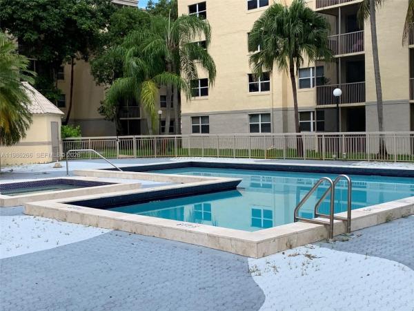 Las Vistas At Doral, 8215 Lake Dr #201, Doral, Florida 33166, image 2