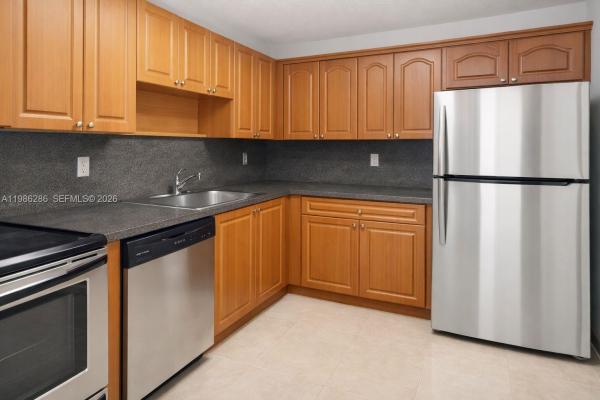 The Courts At Kendall, 15620 SW 80th St #H-304, Kendall West, Florida 33193, image 2