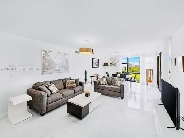 Coronado Tower 2, 20301 W Country Club Dr #1023, Aventura, Florida 33180, image 2