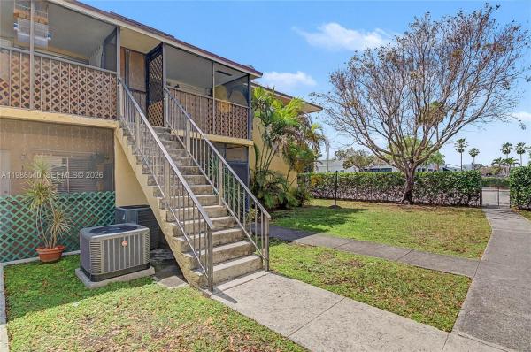 Lakeside, 15619 SW 73rd Circle Ter #10-4, Kendall West, Florida 33193, image 3