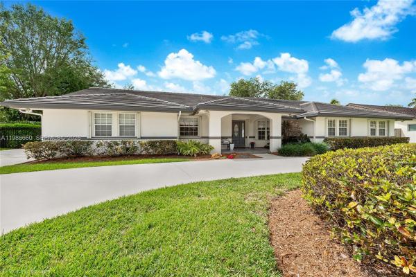 10422 SW 121st St, Unincorporated Dade County, Florida 33176, image 1