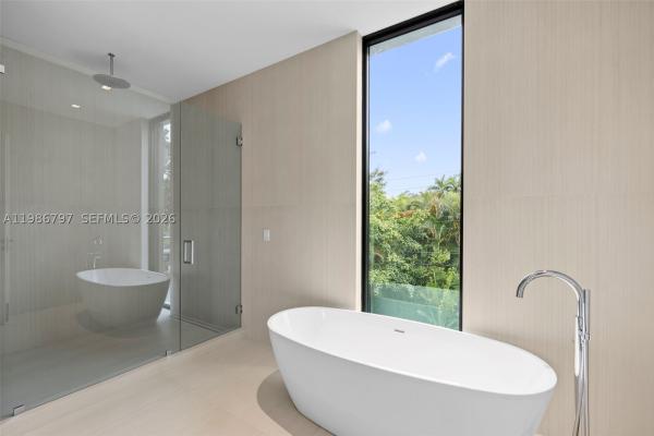 Surprise Lake, 4534 Sheridan Ave, Miami Beach, Florida 33140, image 2