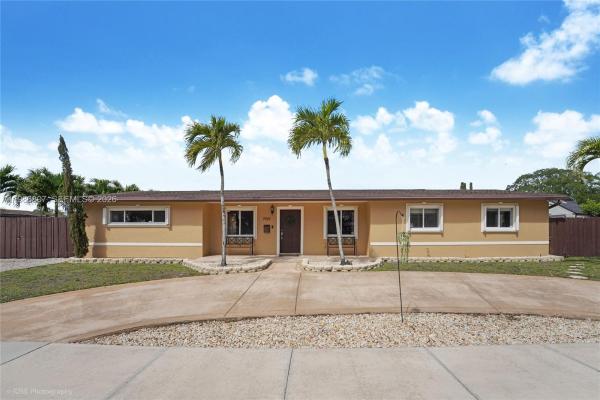 7921 NW 178th St, Hialeah, Florida 33015, image 1