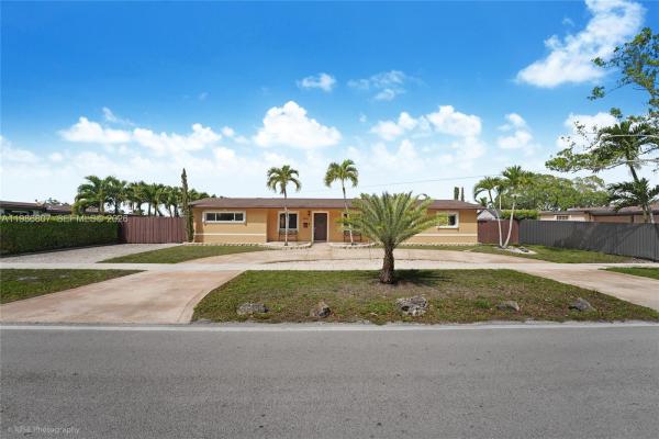 7921 NW 178th St, Palm Springs North, Florida 33015, image 3