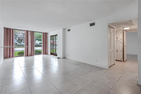 De Soto Park South, 2000 Atlantic Shores Blvd #107, Hallandale Beach, Florida 33009, image 1