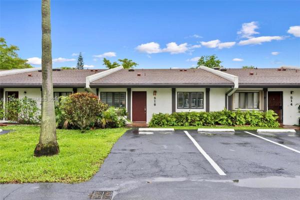518 NE 199th Ln #3R, Unincorporated Dade County, Florida 33179, image 1