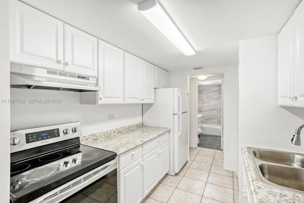 International Village At Inverrary, 3760 Inverrary Dr #2L, Lauderhill, Florida 33319, image 2