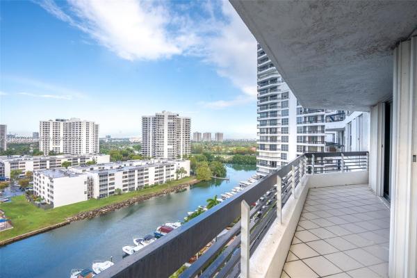 Mystic Pointe Tower 500, 3530 Mystic Pointe Dr #1401, Aventura, Florida 33180, image 3