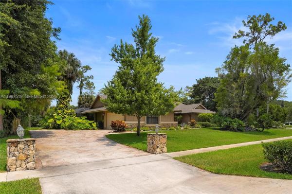 Pinewood Grove Of Wellington, 196 Scarborough Ter, Wellington, Florida 33414, image 3