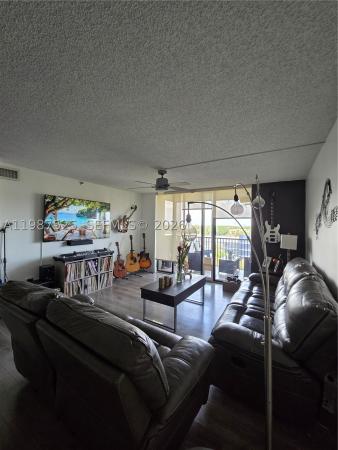 Chantilly, 900 NE 195th St #709, Ives Estates, Florida 33179, image 3