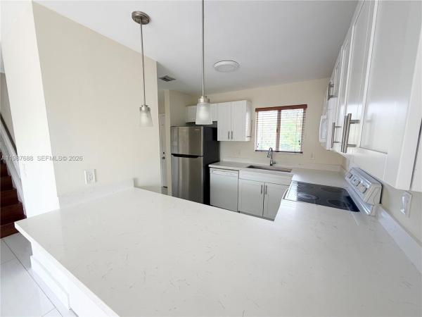 6205 Kendale Lakes Cir #288, Unincorporated Dade County, Florida 33183, image 1