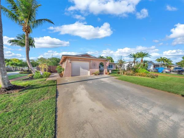 Pasadena Lakes, 9621 NW 8th St, Pembroke Pines, Florida 33024, image 2