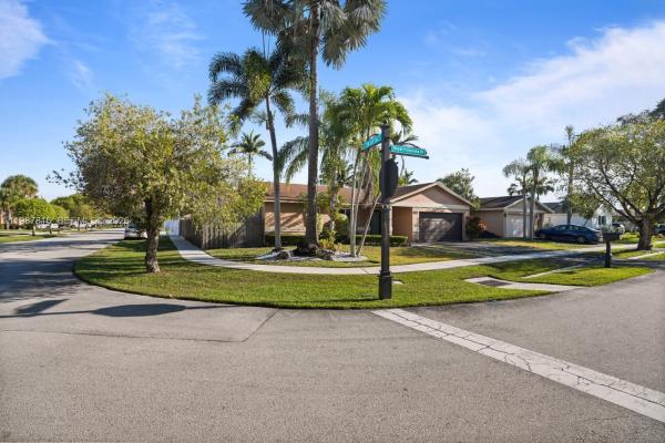 Bonaventure Lakes, 16941 Royal Poinciana Dr, Weston, Florida 33326, image 2