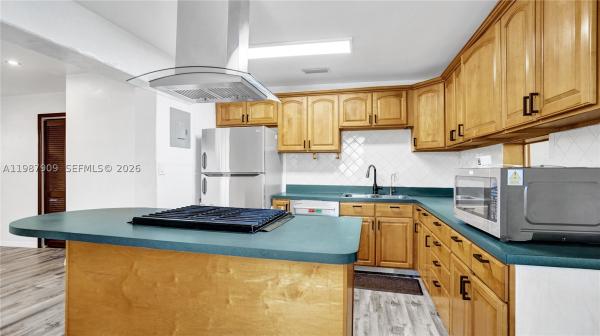 Breezy Manor, 1007 N 31st Rd, Hollywood, Florida 33021, image 1