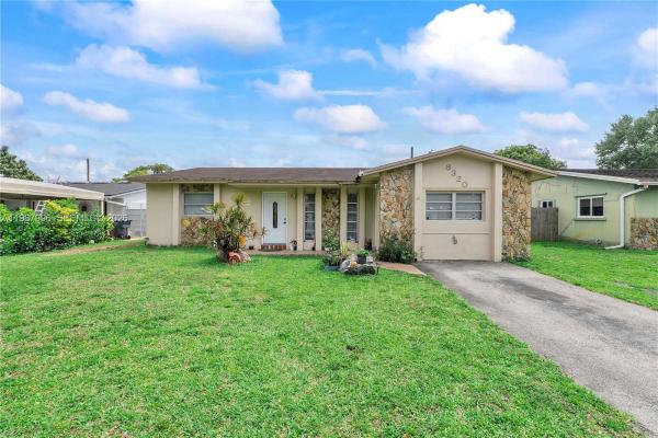 Driftwood Plaza, 6320 Sherman St, Hollywood, Florida 33024, image 1