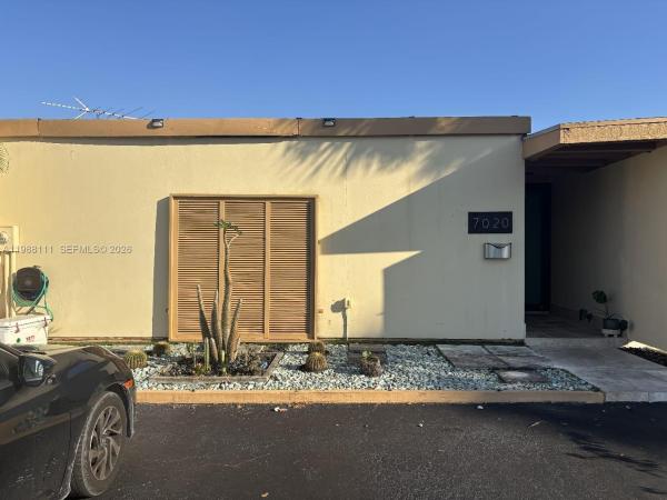 Loch Lomond West, 7020 Crown Gate Dr, Miami Lakes, Florida 33014, image 3