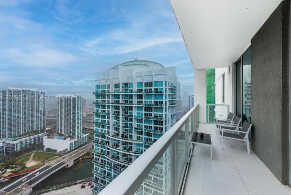 500 Brickell West, 55 SE 6th St #4200, Miami, Florida 33131, image 1