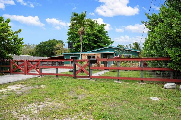 7245 S Waterway Dr, Unincorporated Dade County, Florida 33155, image 1