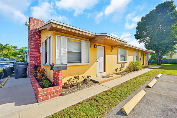 Hollywood Lawns, 923 N 16th Ct #1-2, Hollywood, Florida 33020, image 2