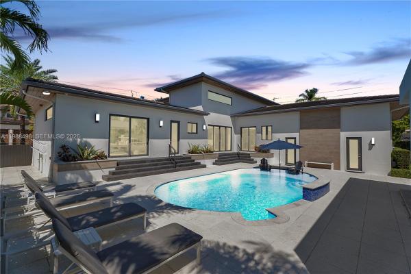 Keystone Island, 12885 N Bayshore Dr, North Miami, Florida 33181, image 2