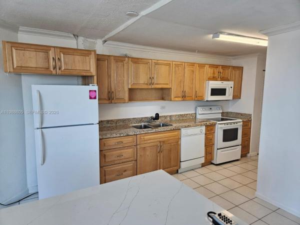 Burleigh House, 7135 Collins Ave #1821, Miami Beach, Florida 33141, image 2
