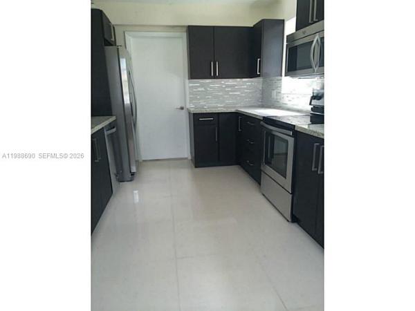 Highland Manor, 740 NE 179th Ter, North Miami Beach, Florida 33162, image 2