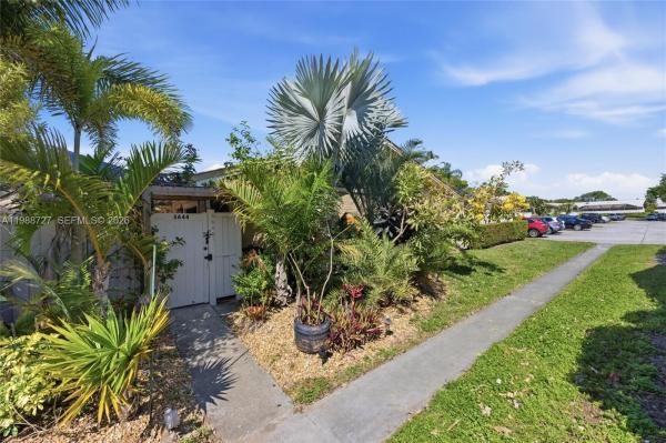 Westwood Gardens, 5644 Eagle Lake Dr, Palm Beach Gardens, Florida 33418, image 3