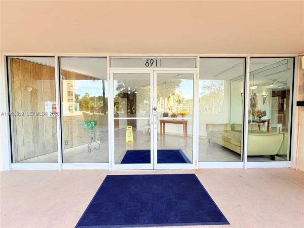 Environ 1, 6911 Environ Blvd #1M, Lauderhill, Florida 33319, image 2