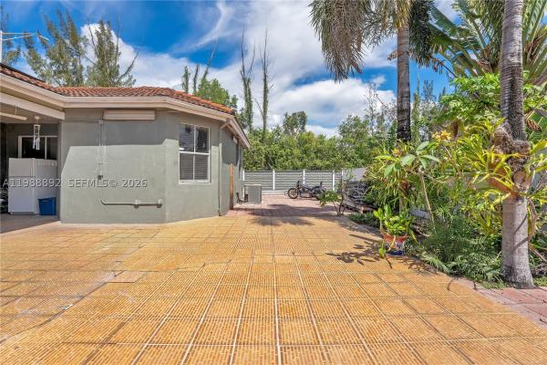Riviera Trace, 1173 NW 135th Ct, Tamiami, Florida 33182, image 3