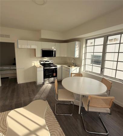 Lincoln, 1525 Euclid Ave #19, Miami Beach, Florida 33139, image 1