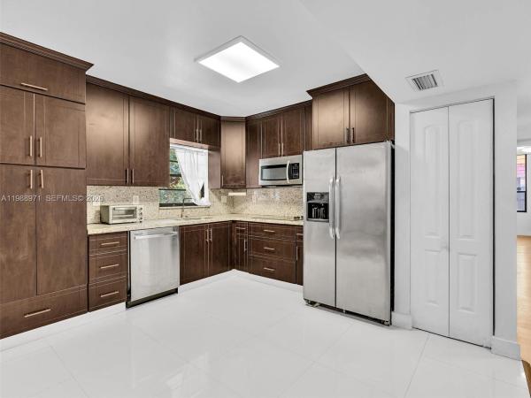 770 NE 199th St #204F, Unincorporated Dade County, Florida 33179, image 1