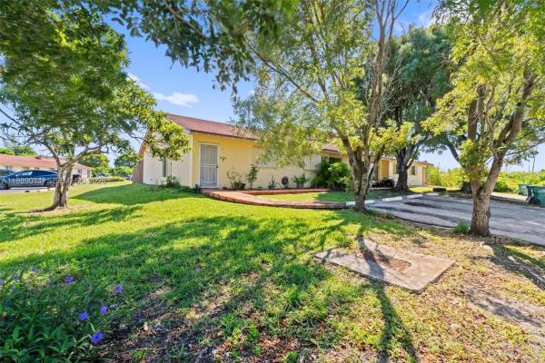 Waterside Townhomes, 14006 SW 281st Ter, Leisure City, Florida 33033, image 2