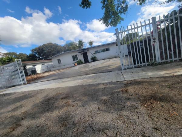 Sunkist Grove, 1680 NW 122nd St, North Miami, Florida 33167, image 3