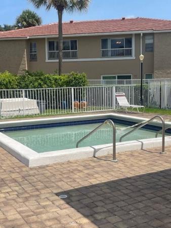 Lakewood Village Of Coral Springs, 1030 Twin Lakes Dr #21-H, Coral Springs, Florida 33071, image 2
