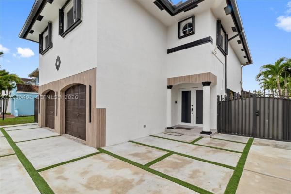 Laguna Ponds, 14052 SW 167th Ter, Richmond West, Florida 33177, image 2