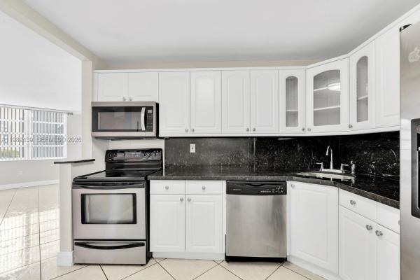 Commodore Plaza Tower, 2750 NE 183rd St #806, Aventura, Florida 33160, image 2