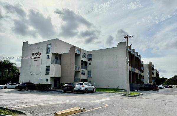 10900 SW 104th St #303, Unincorporated Dade County, Florida 33176, image 1