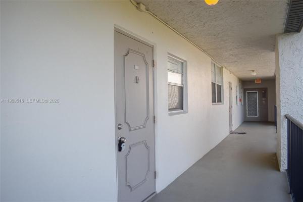 Lagoon Place, 9230 Lagoon Pl #411, Davie, Florida 33324, image 2