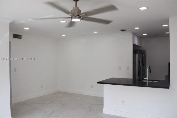 Lago Grande, 2550 W 67th Pl #22-32, Hialeah, Florida 33016, image 1