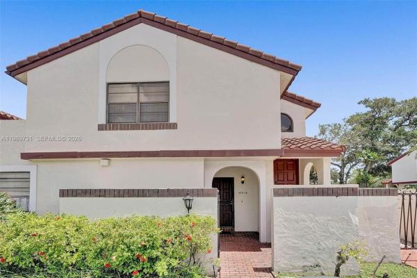 337 Ives Dairy Rd #12, Unincorporated Dade County, Florida 33179, image 1