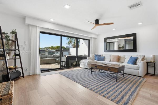 Pelican Landing, 4000 NE 168th St #113B, North Miami Beach, Florida 33160, image 2