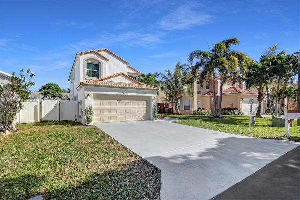 Villages Of Woodlake, 104 Wedgewood Lks S, Greenacres, Florida 33463, image 1