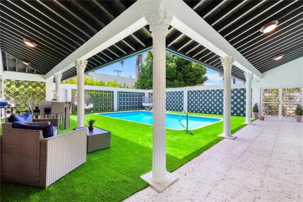 Golden Isles, 472 Sunset Dr, Hallandale Beach, Florida 33009, image 2