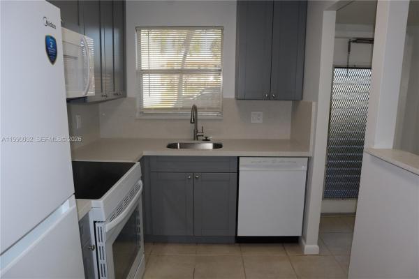 Sunrise Lakes 2, 8500 Sunrise Lakes Blvd #111, Sunrise, Florida 33322, image 2
